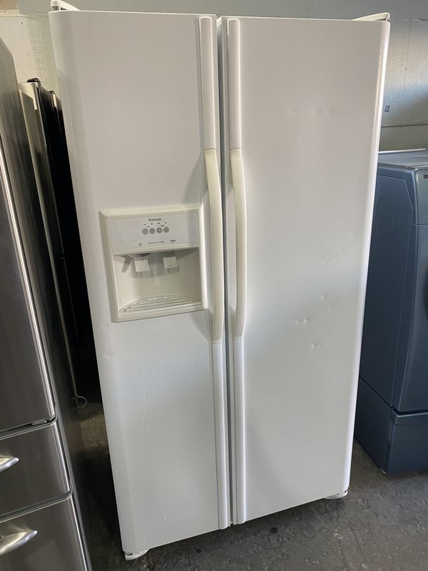 Galaxy Frigidaire Side By side water and ice can deliver for Sale in