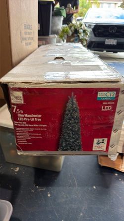 Pre-lit xmas tree 7.5ft