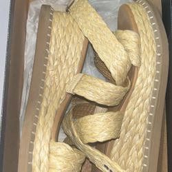 Universal Thread Sandals