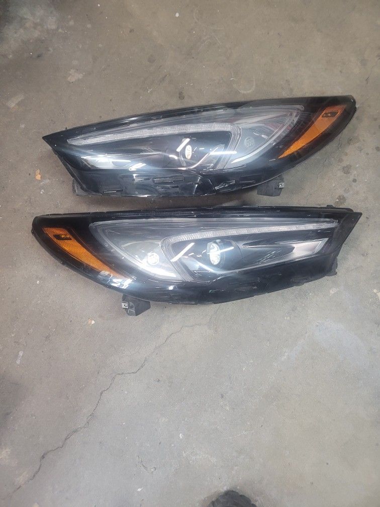 2018-2021buick Enclave Left Drivers Side And Right Passenger Side Headlight  Led Oem 