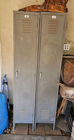 2 Lockers. 78 "