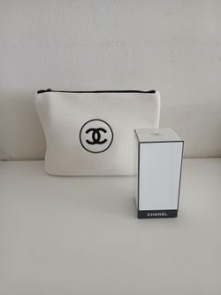 First come first pick up!!!!
Original New sealed Chanel Gardenia perfume 75 ml.
With Chanel Original bag.
Less than Half price!!!! Only 150 dollars (o