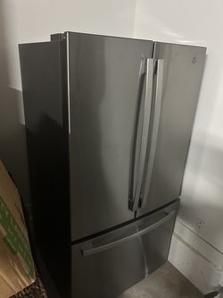 GE Counter-Depth French Door Refrigerator (Stainless Steel / Mint Condition)