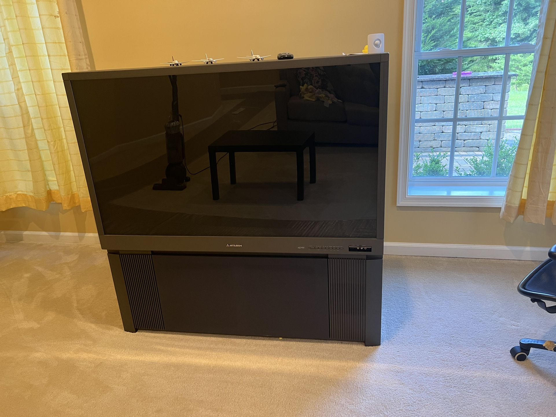 Mitsubishi TV 60 Inches 