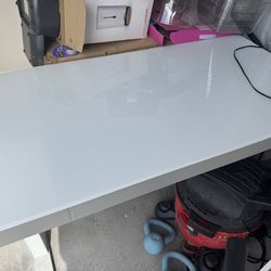 Electric / standing desk - brand new