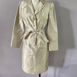 Kay Unger champagne silk skirt suit size 6. Excellent condition. 