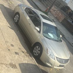 Nissian Altima 
