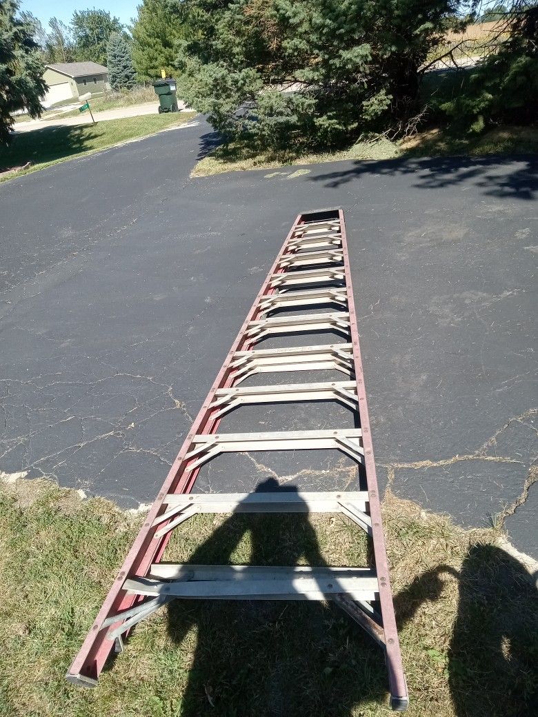 12ft Fiberglass Ladder Brand Name Bull Inc
