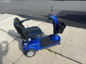 Leupold electric scooter wheelchair WITH HITCH LIFT