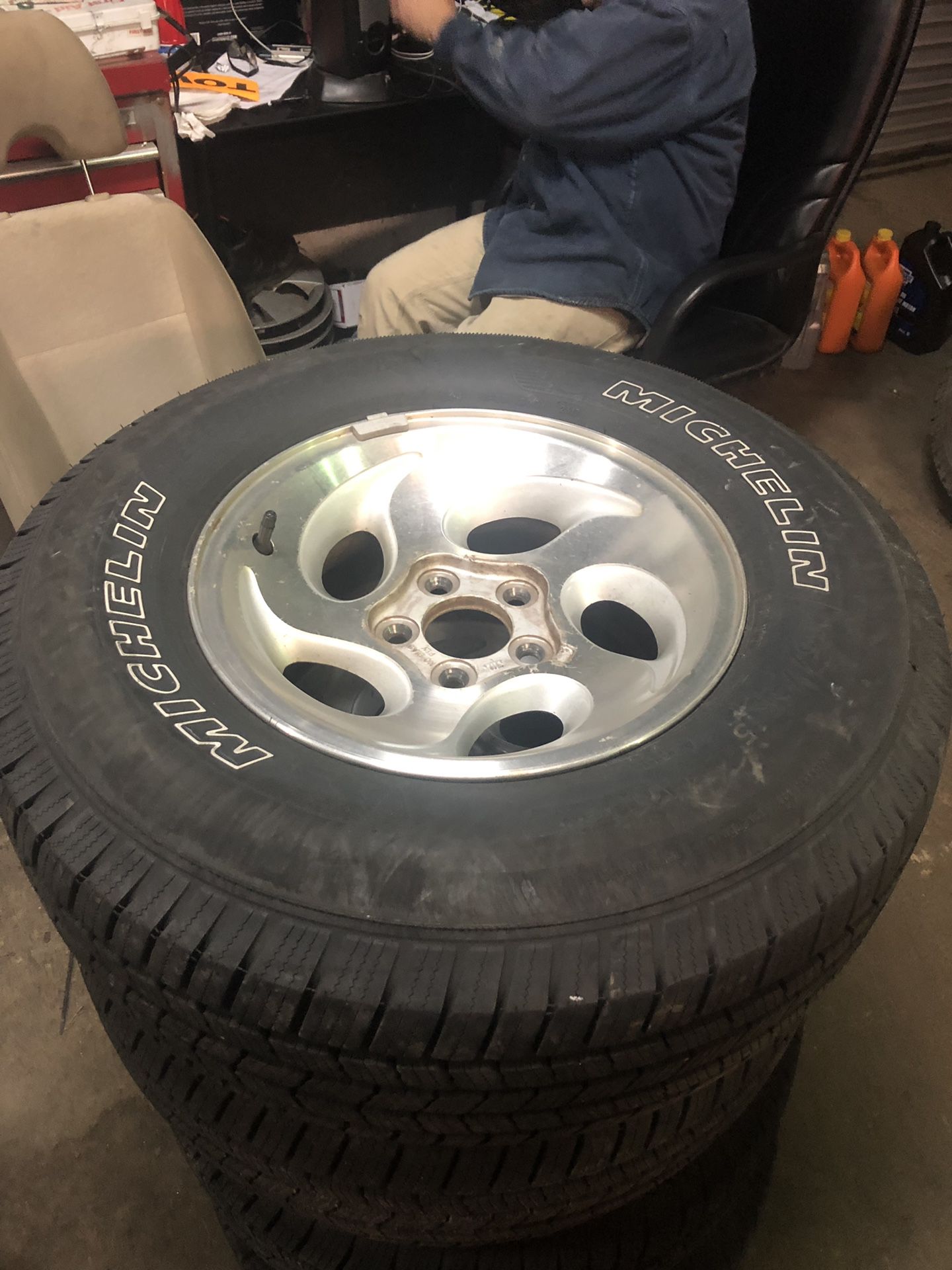Ford Explorer wheels and tires