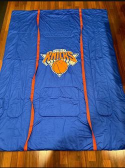 New York Knicks Tween Comforter Set- 1 Comforter; 1 Flat Sheet; 1 Fitted Sheet; 1 Bedskirt; 1 Sham;