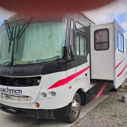 2005 Coachman Aurora Class A Gas