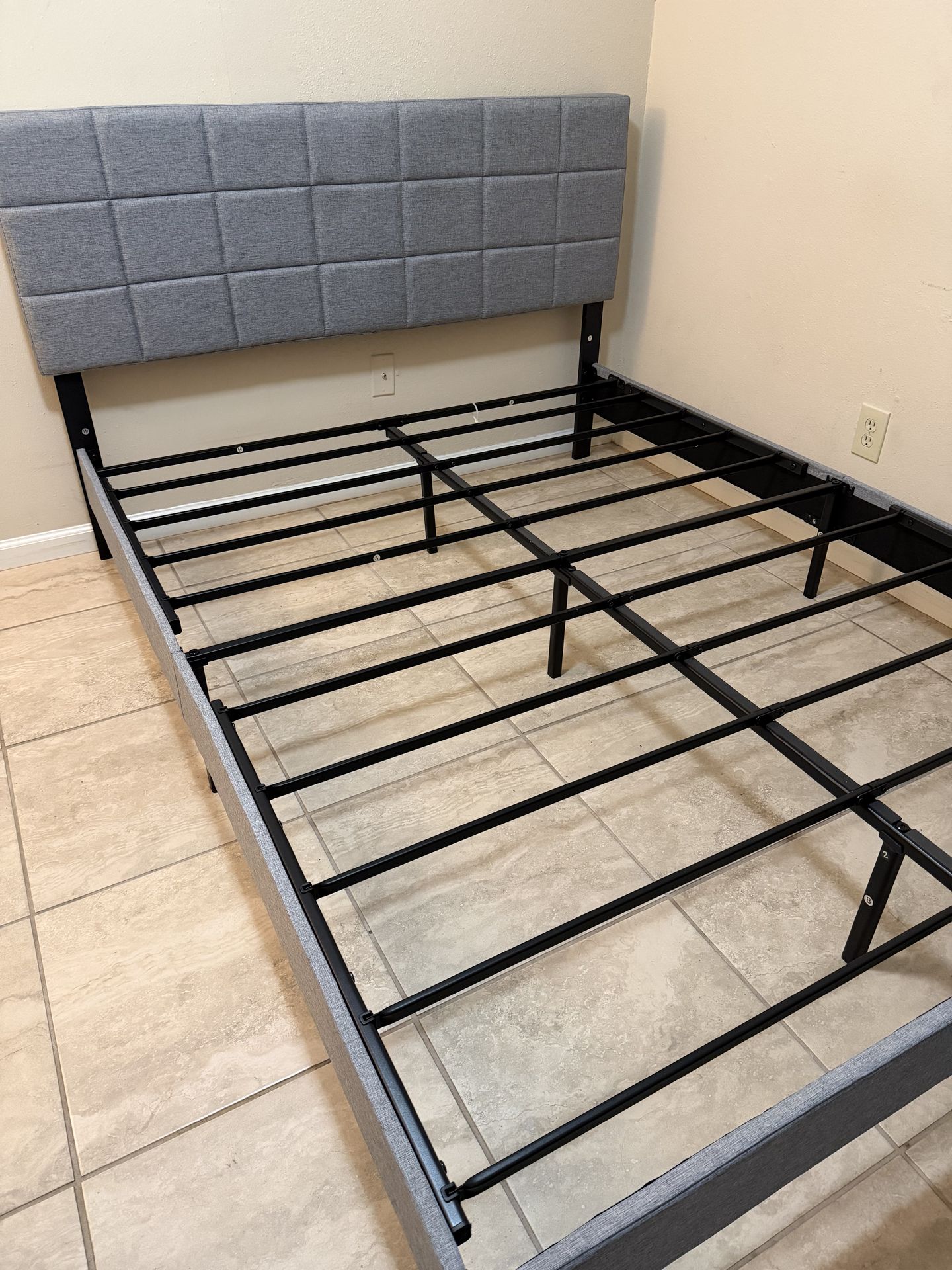 Base de cama Queen de metal