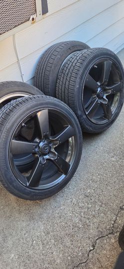 Wheels and tires.. 18x8. 5x114.3