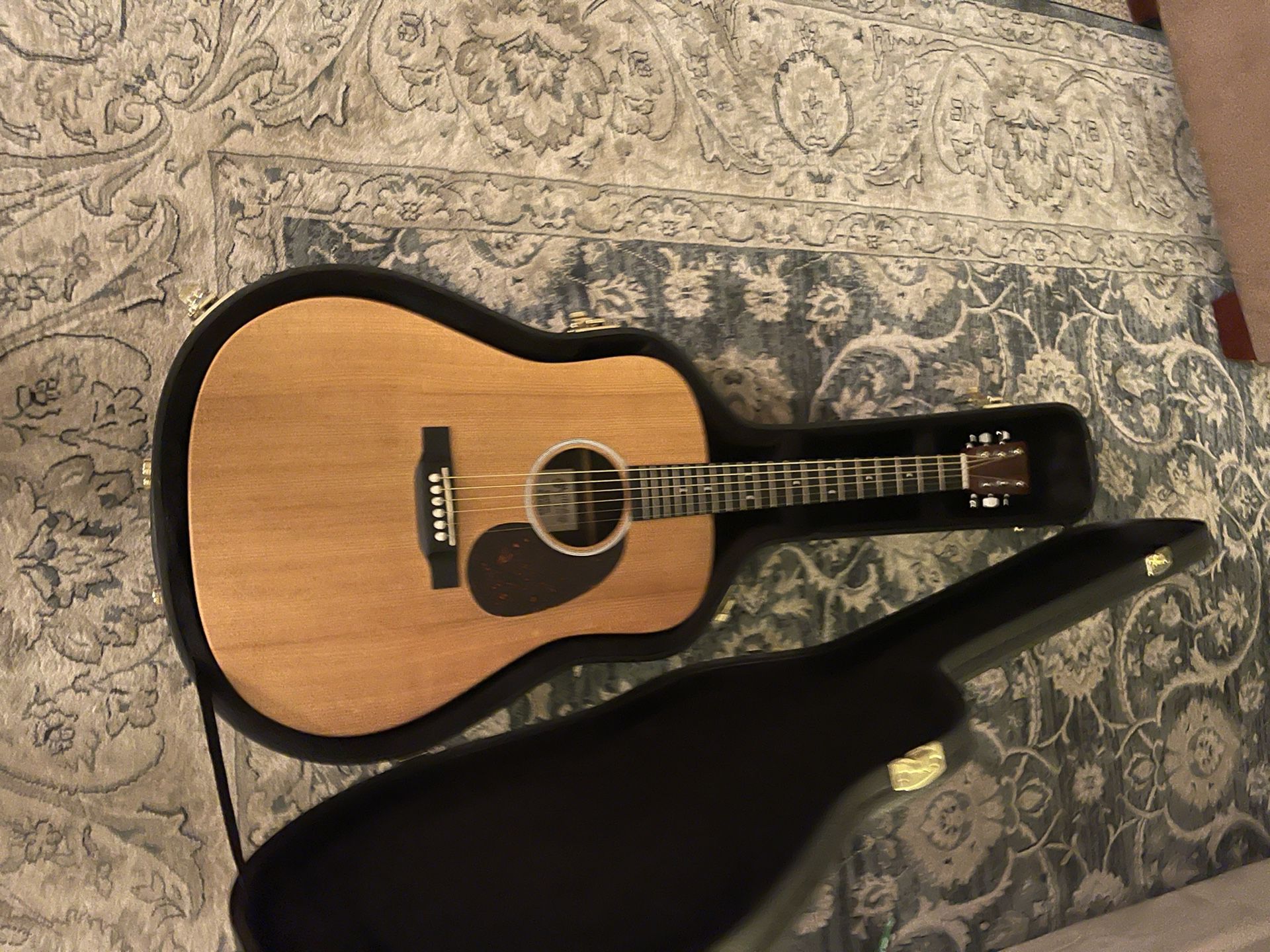 Martin Acoustic Guitar With Hardshell Case 