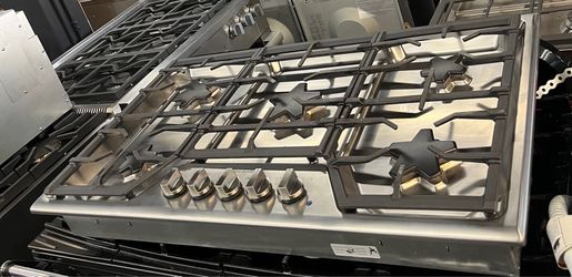 Thermador 36” Wide Stainless Steel Gas Cooktop