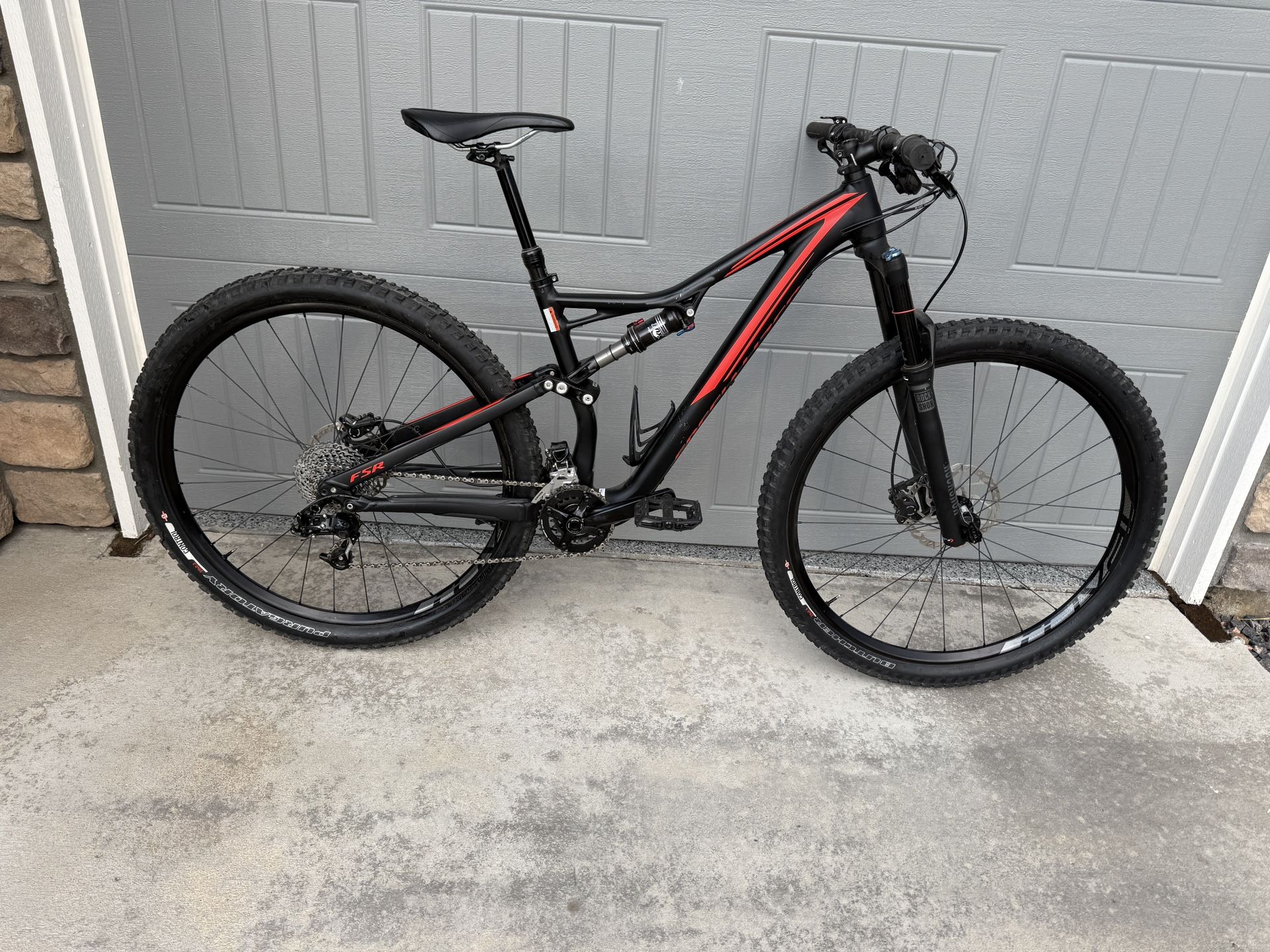 SPECIALIZED MOUNTAIN BIKE StumpJumper FSR Comp 29 Full Suspension size= Medium.