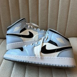 UNC mid Jordan 1’s