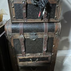 Set of 2 Vintage-Style Decorative Storage Trunks / Treasure Chests