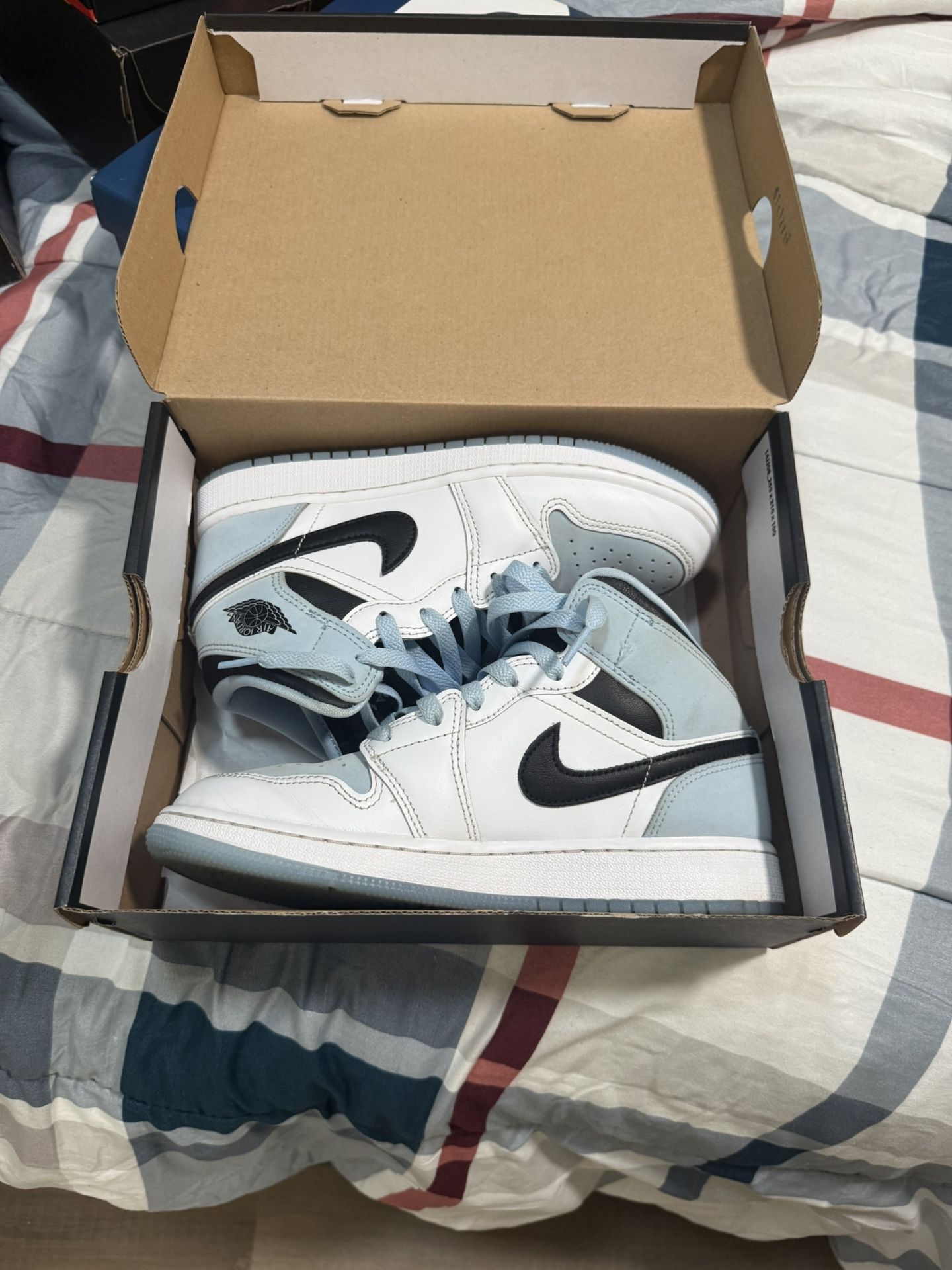 Jordan 1 Mid