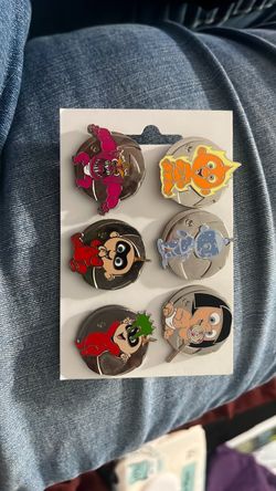 Disney pins