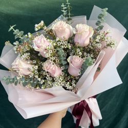 National Girlfriend Day/ Roses/ Arrangements 