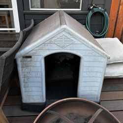 Free Dog House