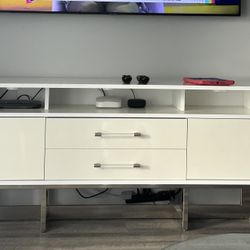 Console Like New ( City Furniture)