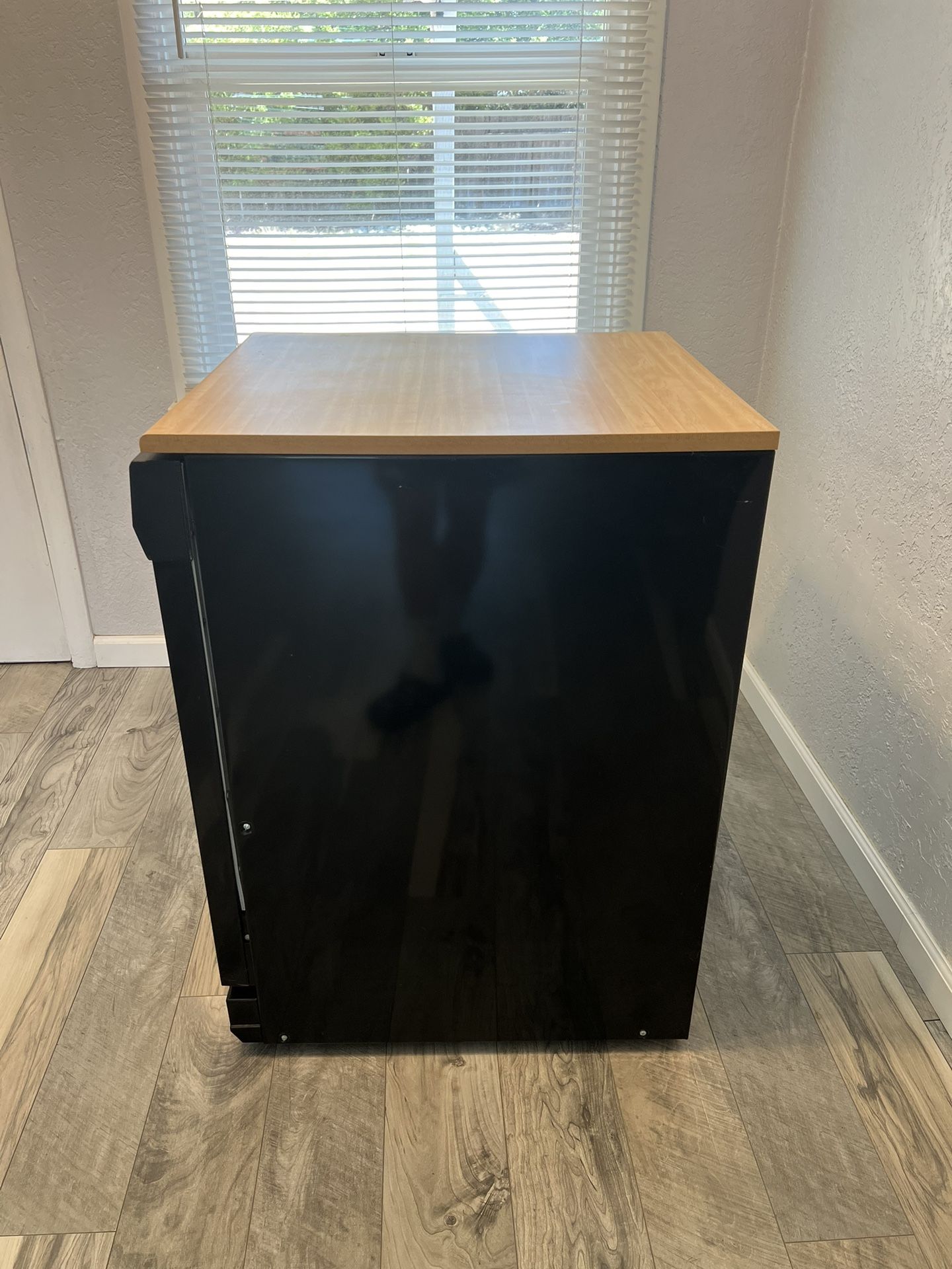 Whirlpool Portable dishwasher for Sale in Sacramento, CA - OfferUp