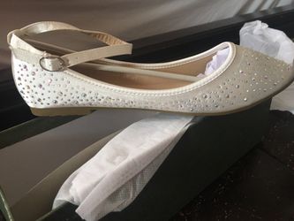 Girls dressy shoes in size 39 / satin w/ decorative stones