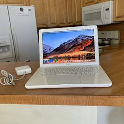 Apple MacBook Laptop 