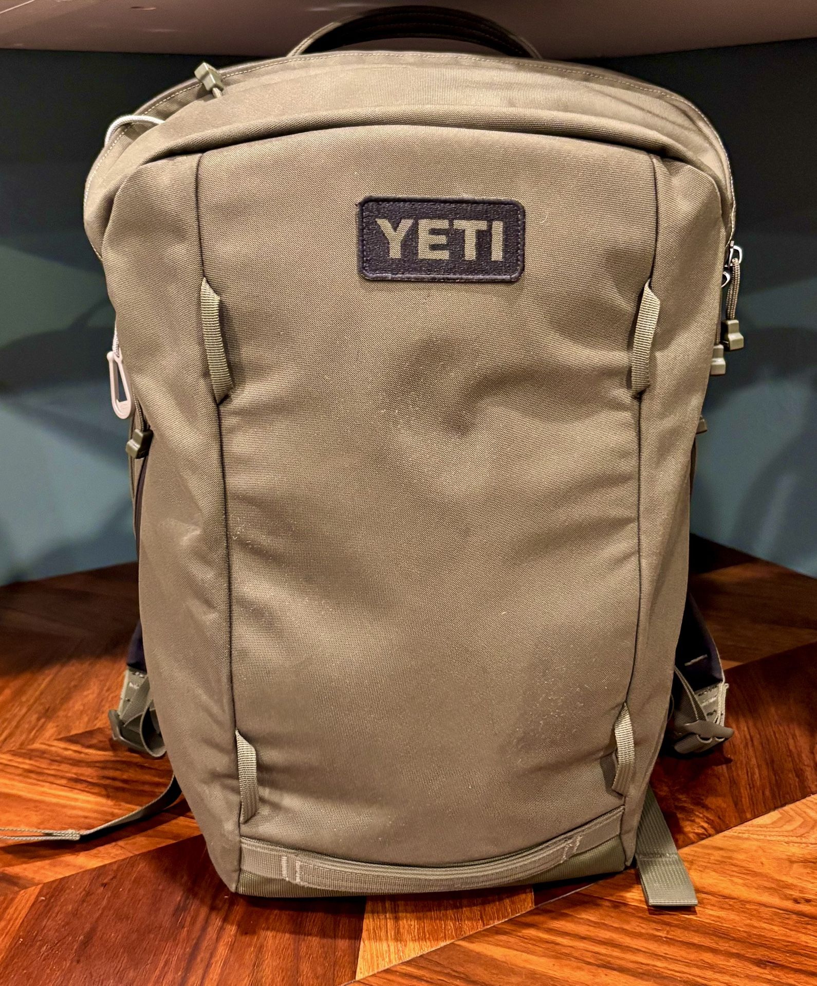 YETI Crossroads 27L Backpack