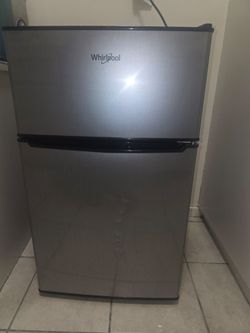 Whirlpool Mini Fridge $50