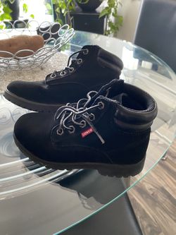Boys Levi’s boots