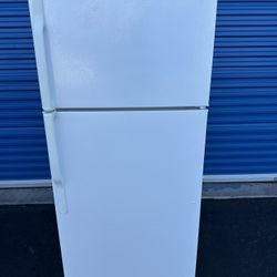 GE Refrigerator (1 Month Warranty)