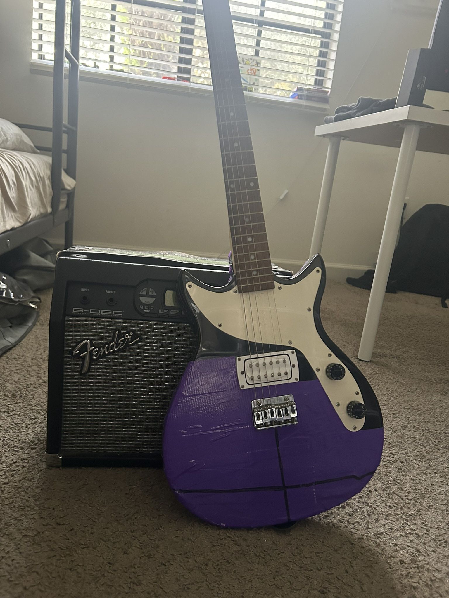 Overload Guitar With Fender Speaker