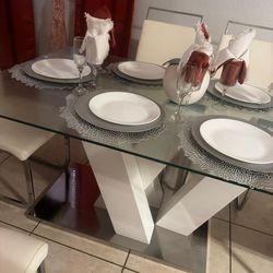 Dining room Table 6 chairs