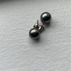 Tiffany’s Black Pearl Earrings