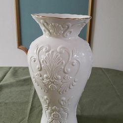 Lenox New Flower Vase