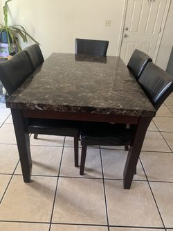 Dining Table W/5 Chairs $300