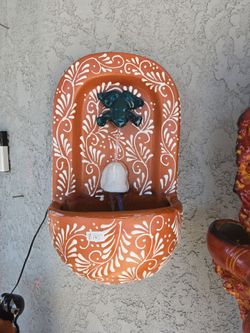 Fuente pared ($165)tel (contact info removed)
