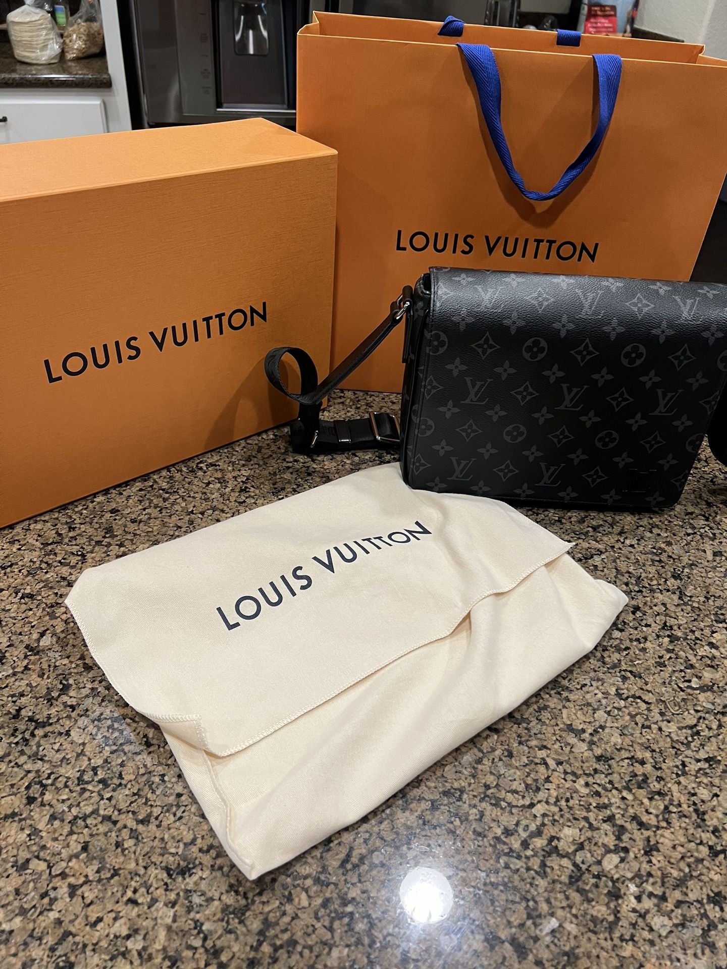 Louis Vuitton Men’s Bag (Authentic)