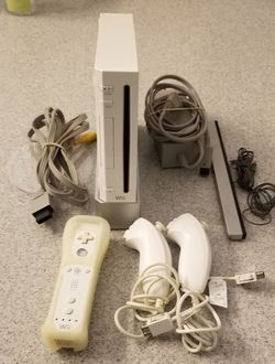 Nintendo Wii Console with Accesories