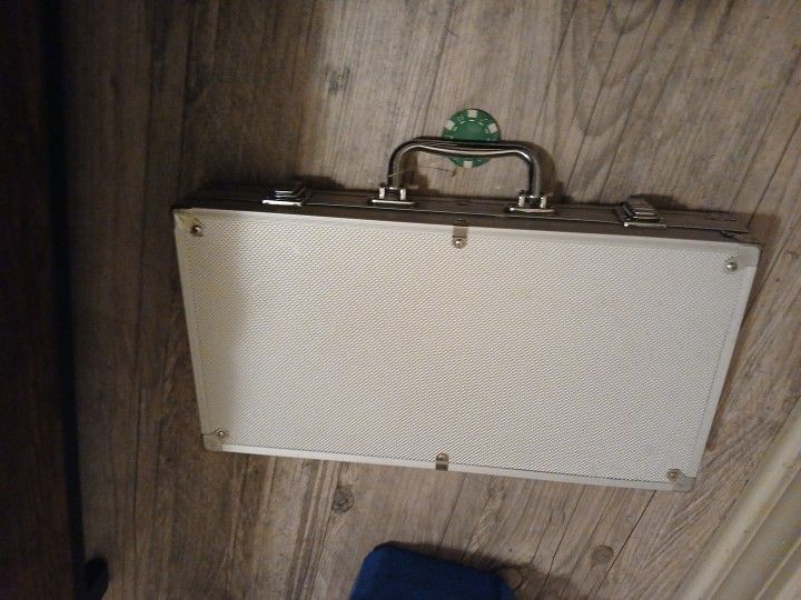 poker chip and case