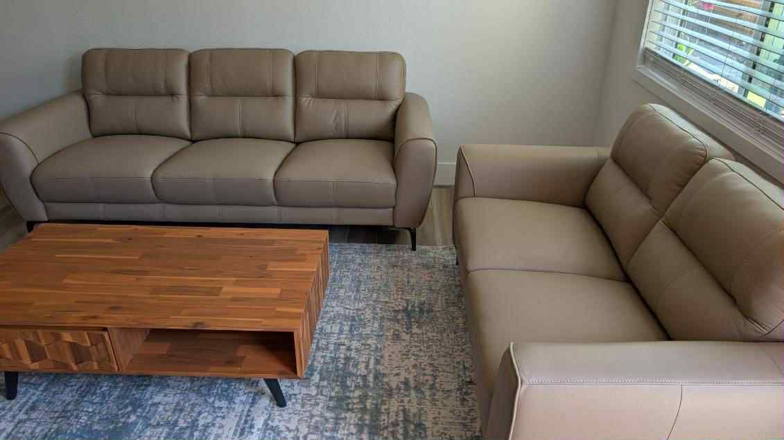 New Leather Couch and Loveseat! Includes Free Delivery 🚚!