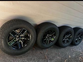 Stock Jeep Gladiator wheels/tires