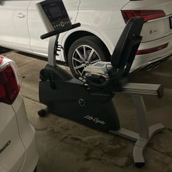 Life Fitness Recumbent Bike