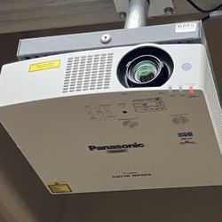 Panasonic Projector VMZ50 WUXGA