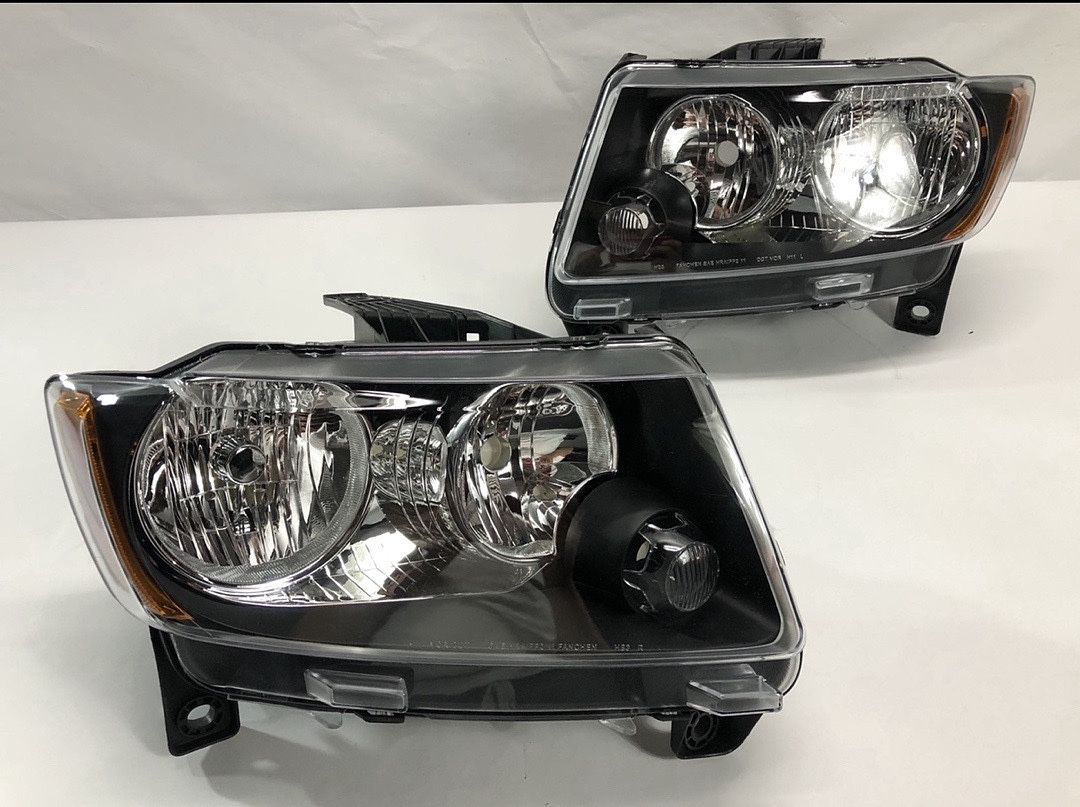 LA Zona Auto Parts Headlights Luces Micas calaveras Faros for 2011 2012 and 2013 Jeep Grand Cherokee
