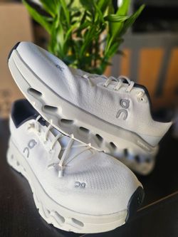 $140 🎀 BRAND NEW On Cloudtilt sneakers in the Pearl / Ice colorway. Women's size 8